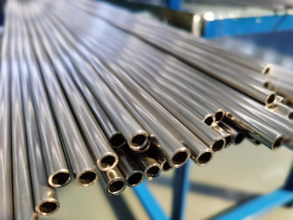 Round Alloy 718 Tube in The Factory