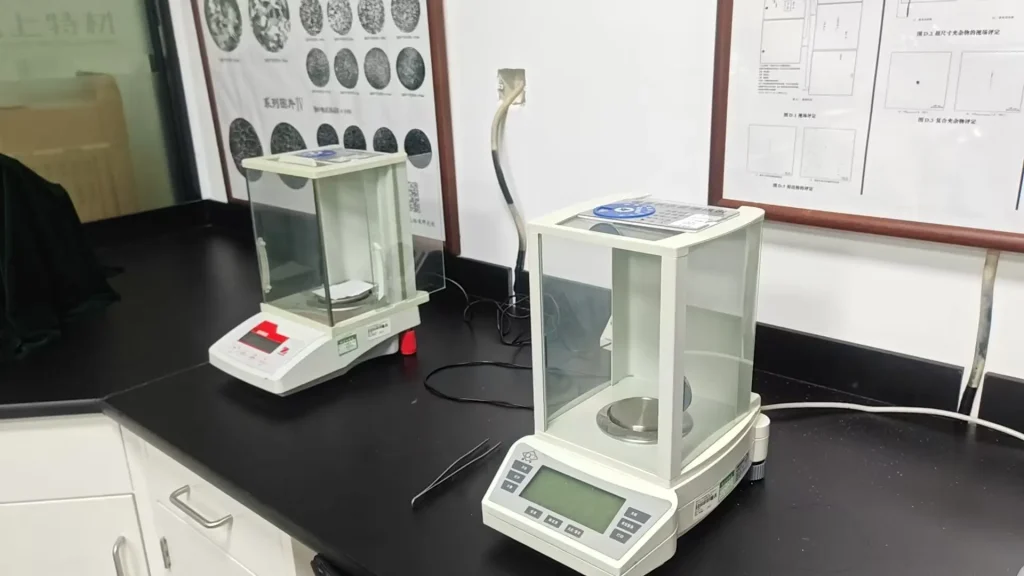High-precision electronic analytical balance
