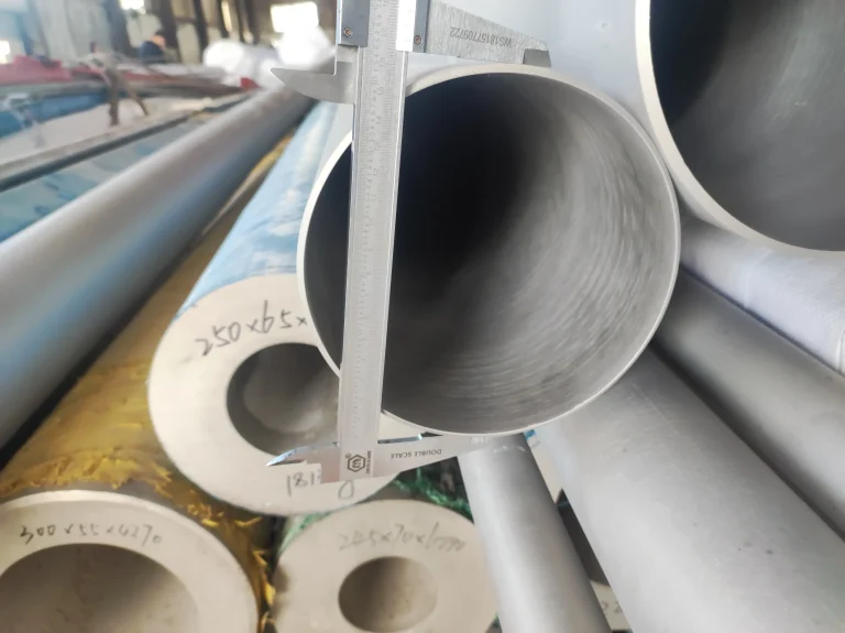 Does Hastelloy React With Carbon Steel